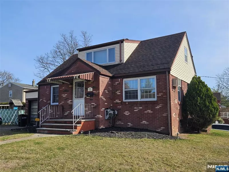 194 River LN, New Milford, NJ 07646