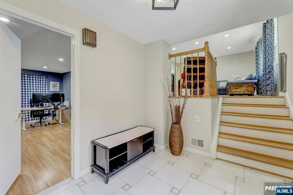 Hillsdale, NJ 07642,4 Gramercy LN