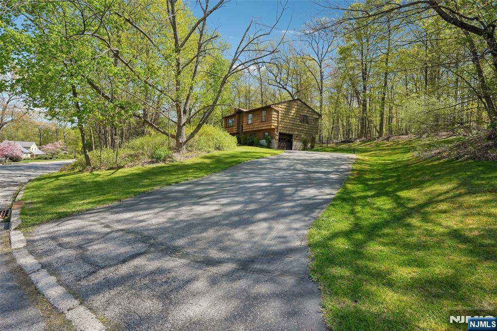 Vernon, NJ 07461,24 Hillsdale DR