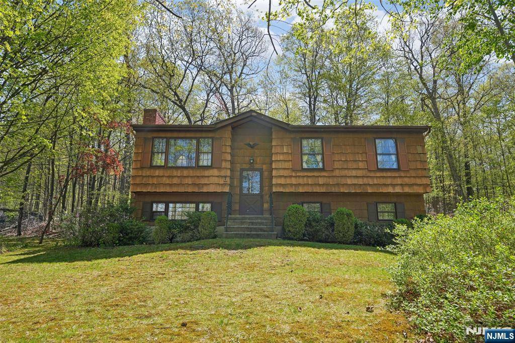 24 Hillsdale DR, Vernon, NJ 07461