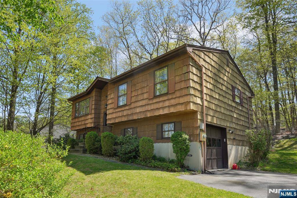 Vernon, NJ 07461,24 Hillsdale DR