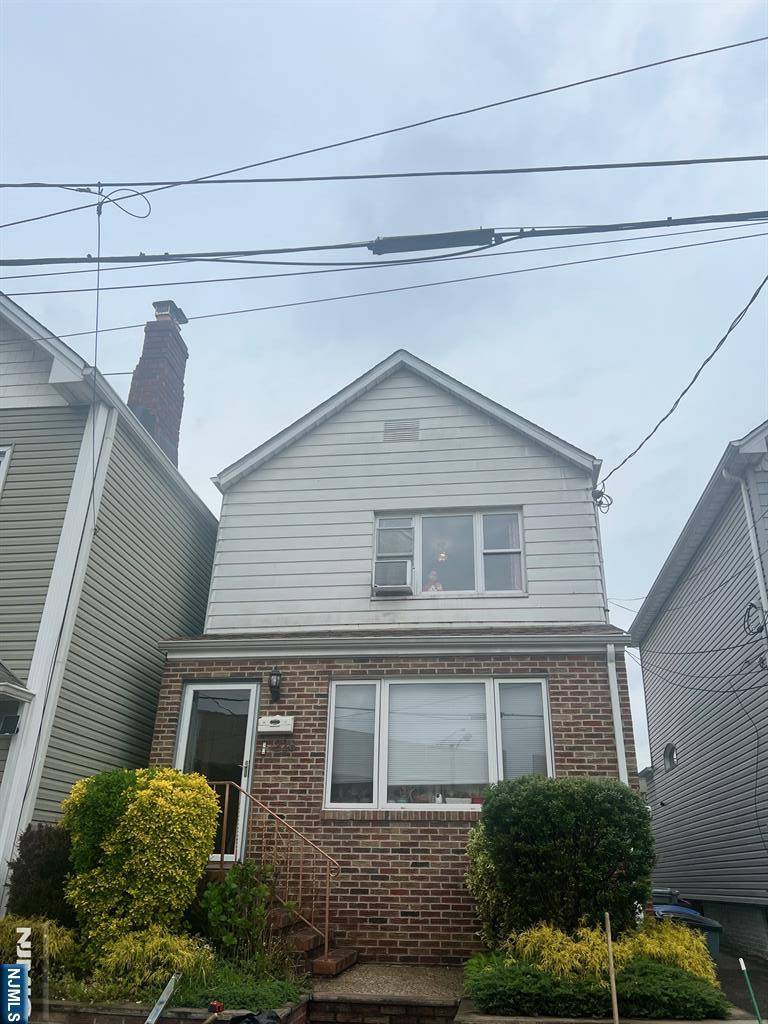226 Jersey ST, Harrison, NJ 07029