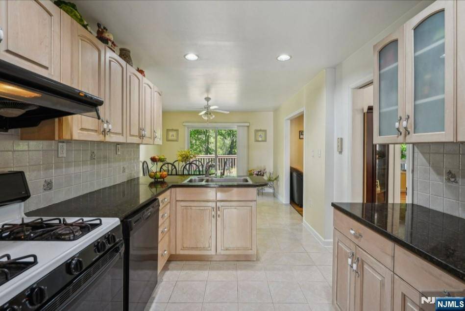 Livingston, NJ 07039,35 Alcott DR