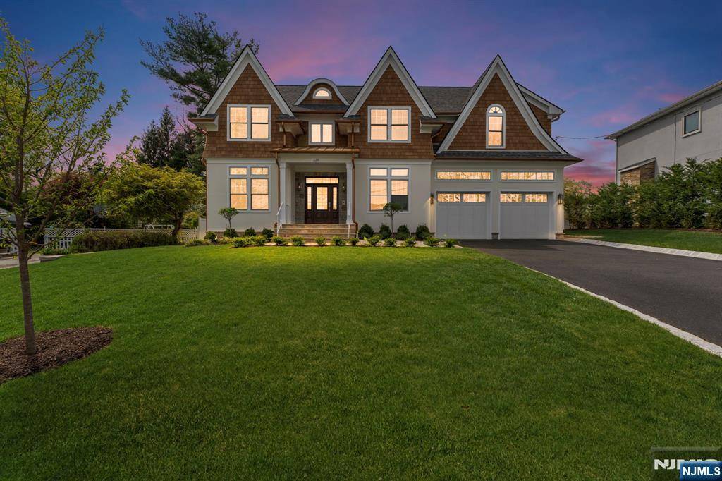 229 Bogert PL, Paramus, NJ 07652