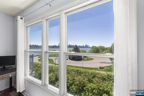 Edgewater, NJ 07020,230 The Promenade #230