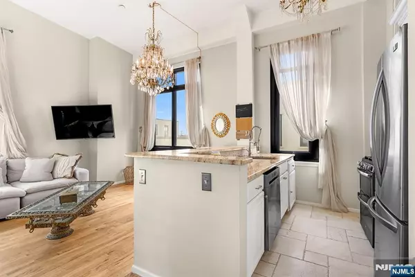 Weehawken, NJ 07086,518-536 Gregory AVE #C408