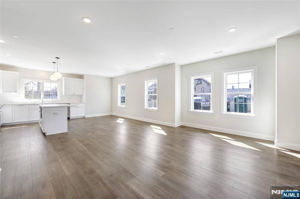 Allendale, NJ 07401,22 Maple ST ##1