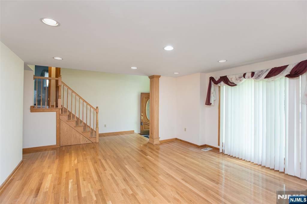Westfield, NJ 07090,820 E Broad ST