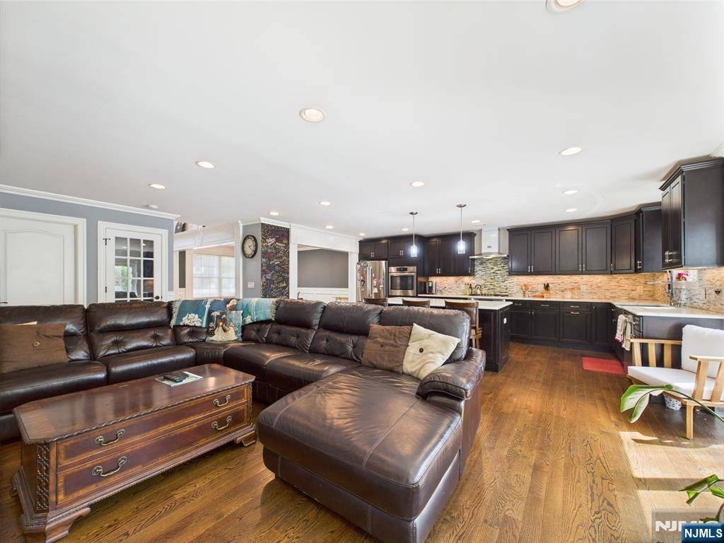Teaneck, NJ 07666,1838 Ivy CT