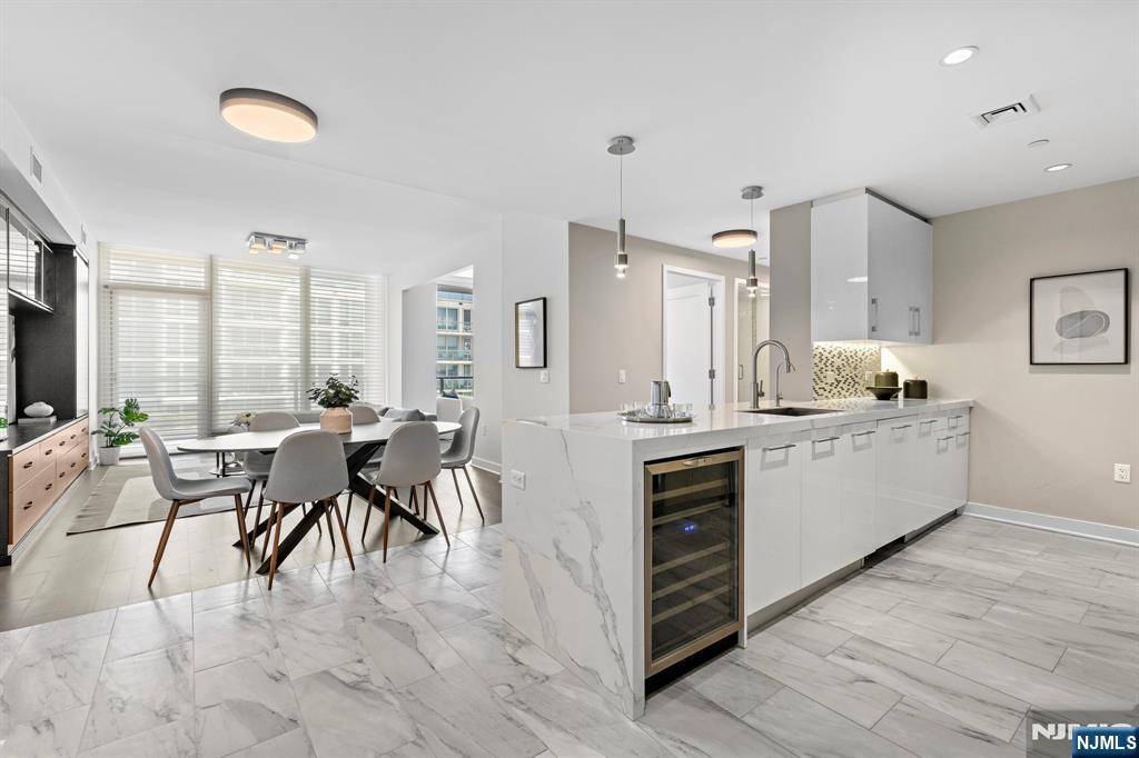Weehawken, NJ 07086,1200 Ave At Port Imperial #406