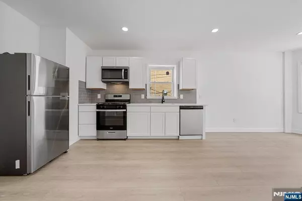 Garfield, NJ 07026,61 Farnham AVE #1