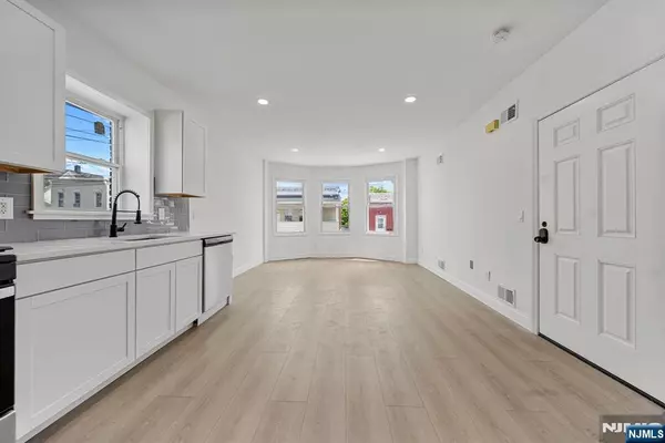 Garfield, NJ 07026,61 Farnham AVE #1