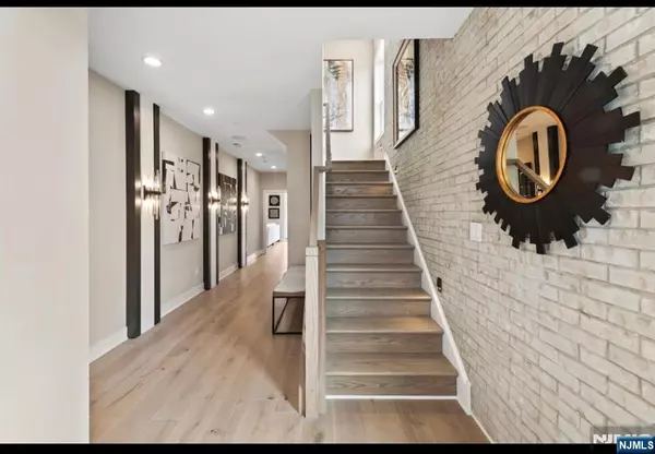Upper Saddle River, NJ 07458,8 Cinnamon DR