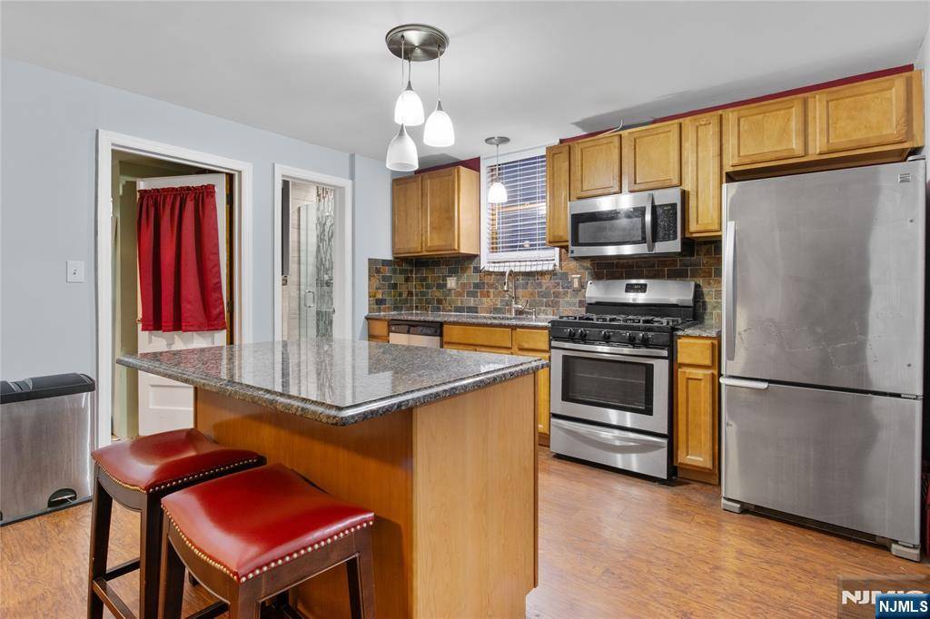 10 W 15th, Bayonne, NJ 07002
