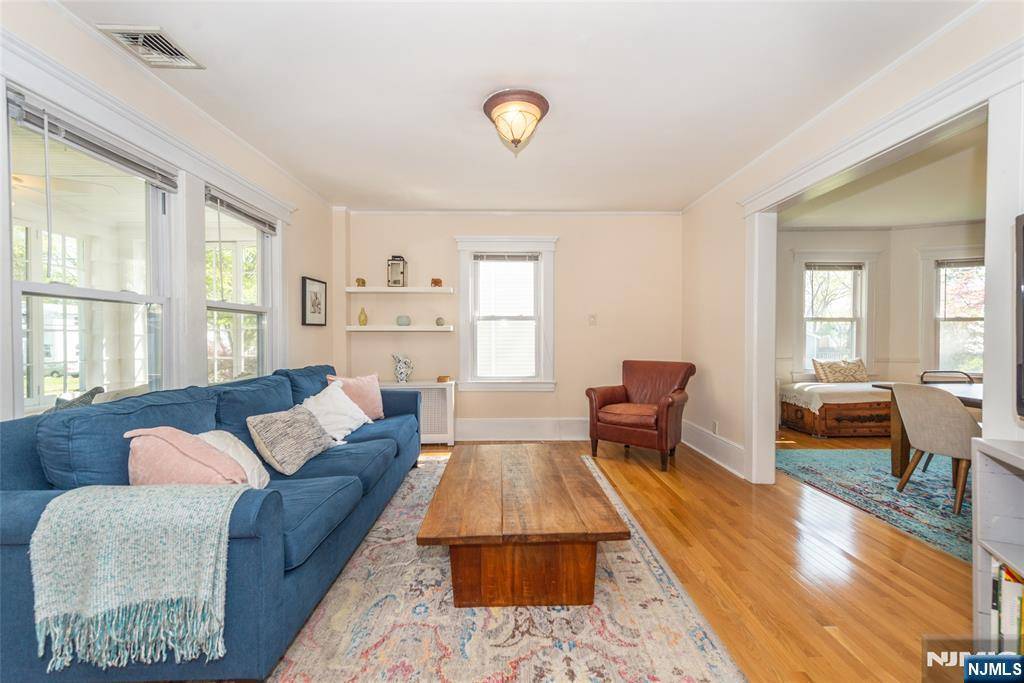 Fair Lawn, NJ 07410,26 Warren RD