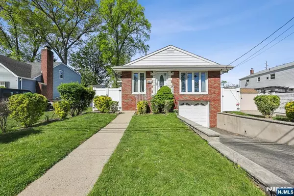 96 Woods AVE,  Bergenfield,  NJ 07621
