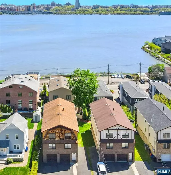 93 Myrtle AVE, Edgewater, NJ 07020