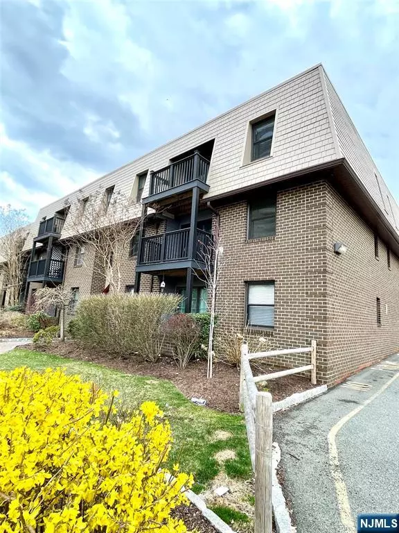 570 North, Fort Lee, NJ 07024