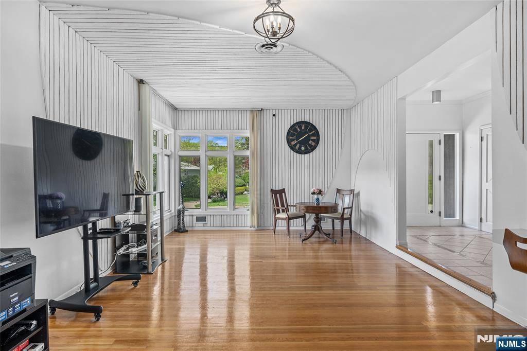 Englewood Cliffs, NJ 07632,184 Jenkins DR
