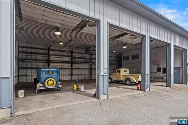 West Milford, NJ 07421,7 White RD