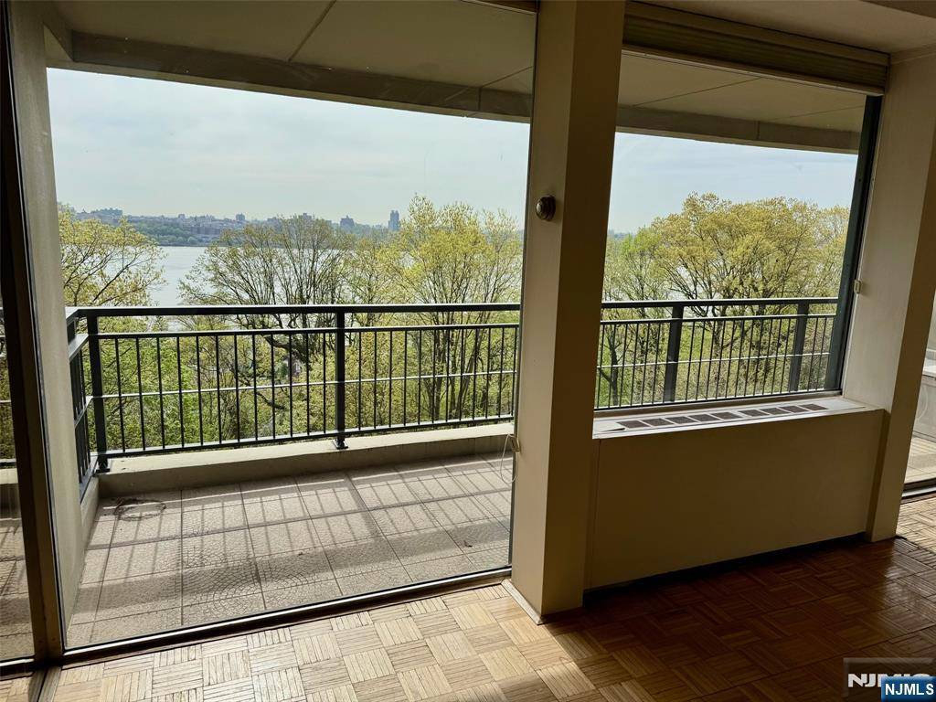 Fort Lee, NJ 07024,4 Horizon #G-19