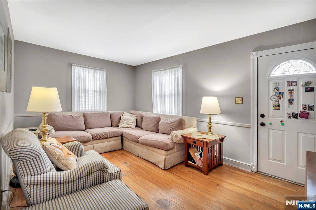 Elmwood Park, NJ 07407,163 Palsa AVE