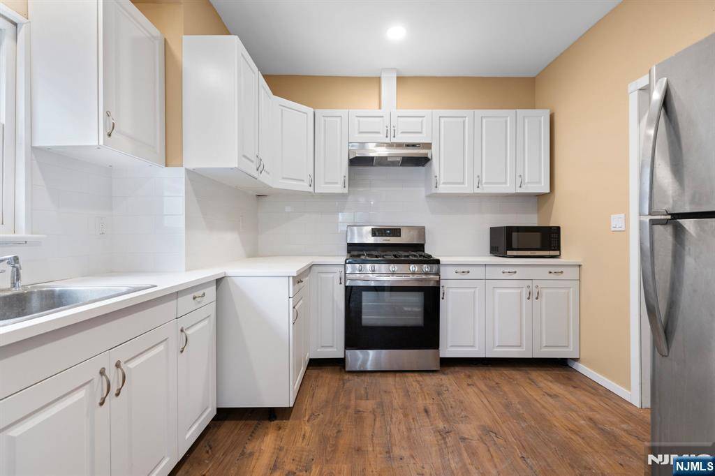 Fairview, NJ 07022,439 Cliff ST
