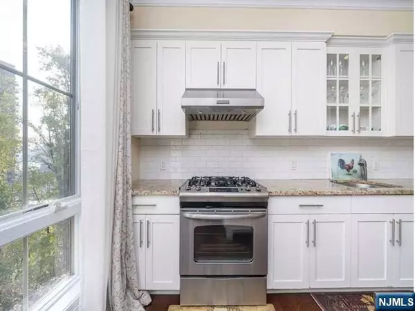 Cliffside Park, NJ 07010,200 Laird AVE #207