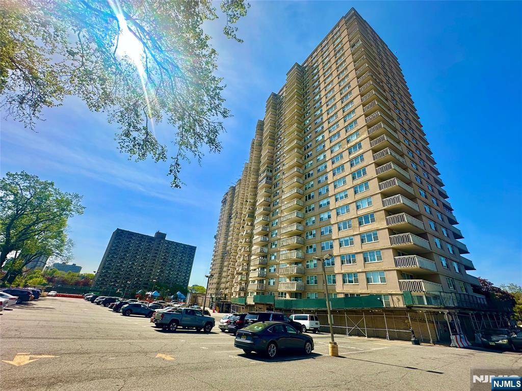 555 North AVE #4C, Fort Lee, NJ 07024