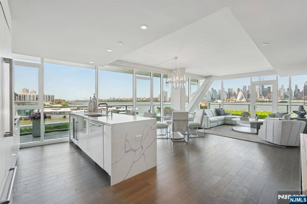 Weehawken, NJ 07086,800 Ave At Port Imperial BLVD #305