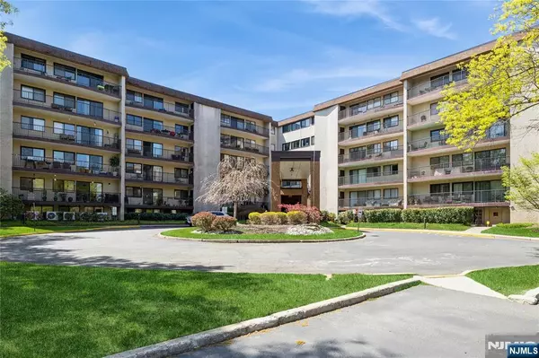 521 Piermont AVE #409, River Vale, NJ 07675