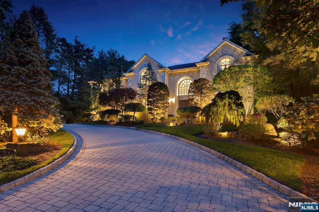 30 Peter Lynas CT, Tenafly, NJ 07670