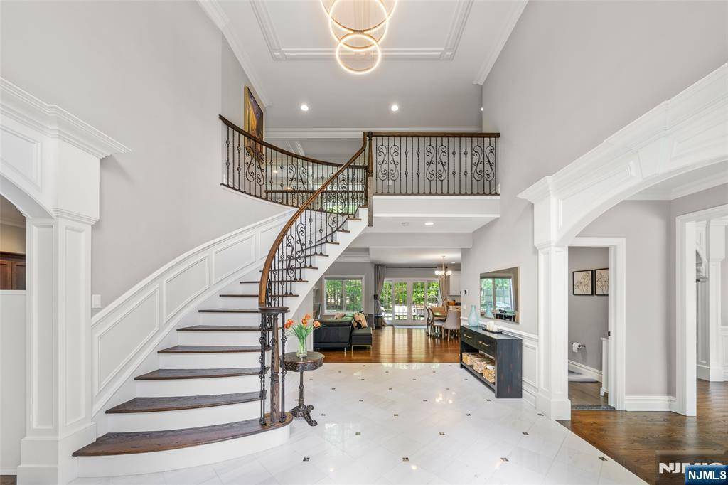 Demarest, NJ 07627,108 Serpentine RD