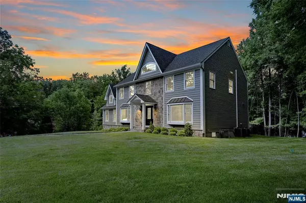 53 Gristmill LN, Upper Saddle River, NJ 07458