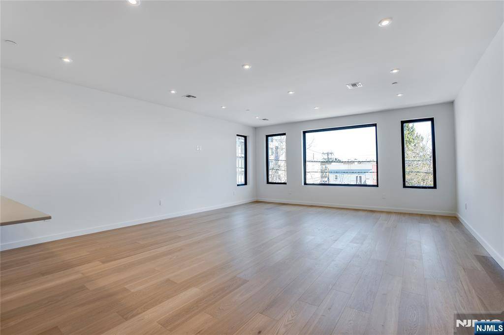 339 69th #2, Guttenberg, NJ 07093
