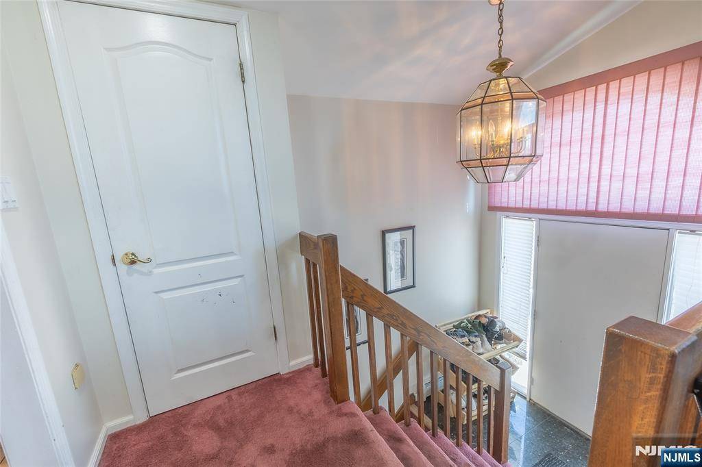 Elmwood Park, NJ 07407,10 Livi CT
