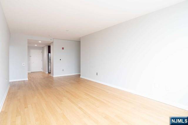 Edgewater, NJ 07020,912 Hudson PARK #912
