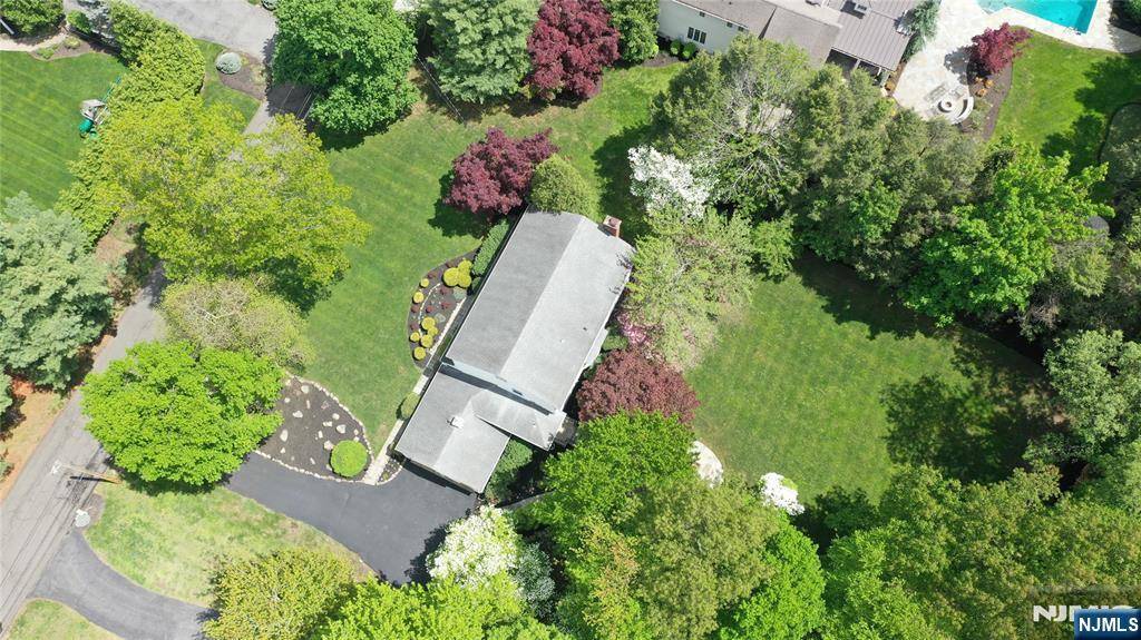 Upper Saddle River, NJ 07458,26 Cherry LN