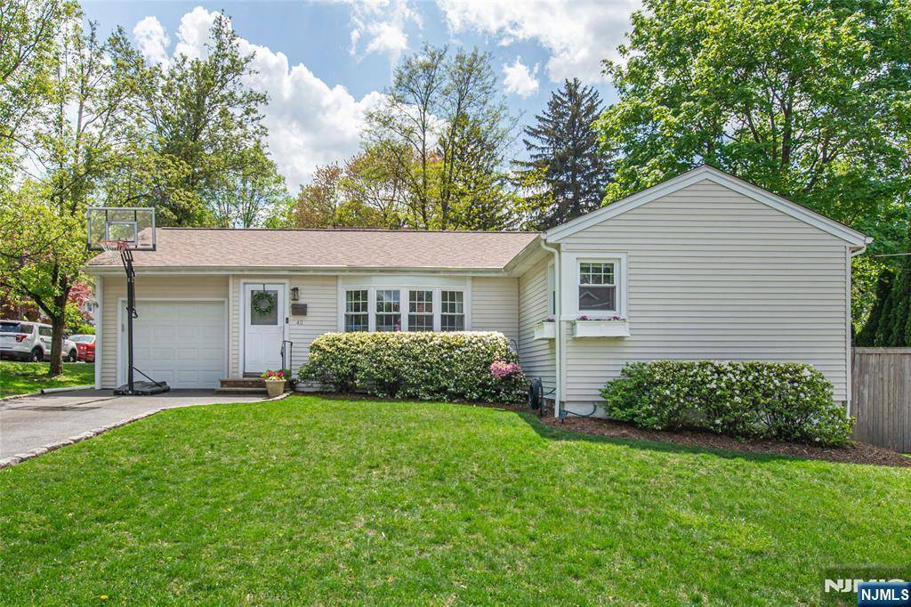 40 Woodrow, West Caldwell, NJ 07006