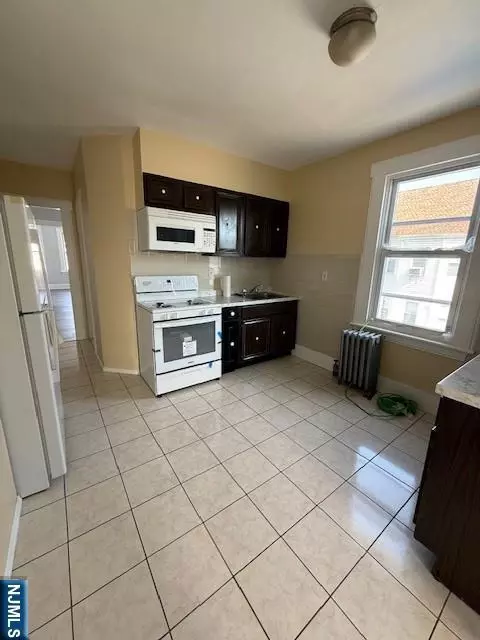 Garfield, NJ 07026,81 Bogart AVE #2