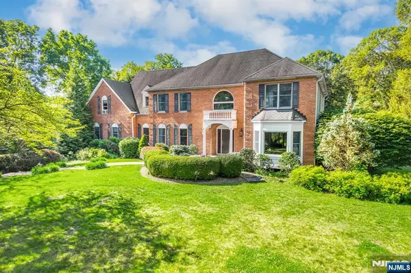 2 Natale DR, Sparta, NJ 07871