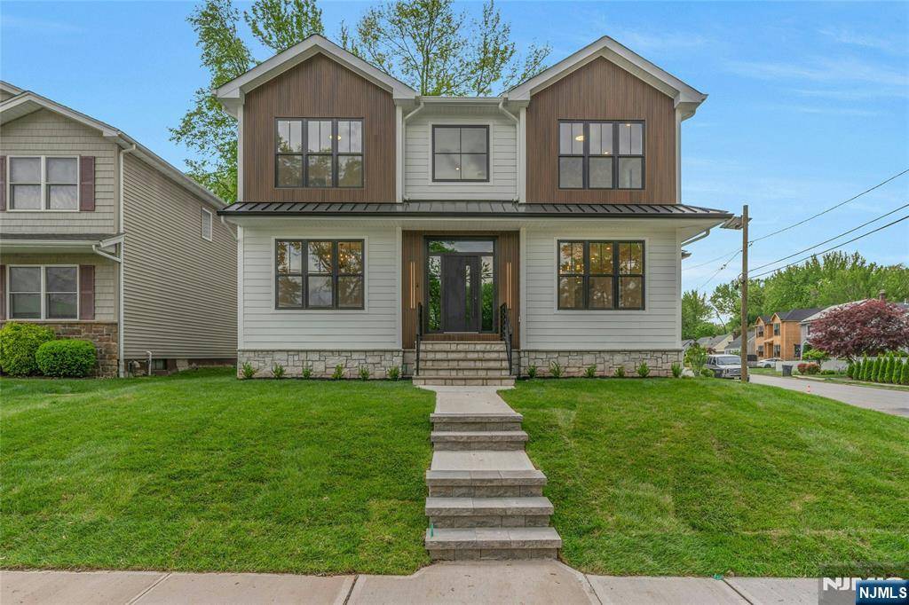 22 Glenwood DR, Bergenfield, NJ 07621