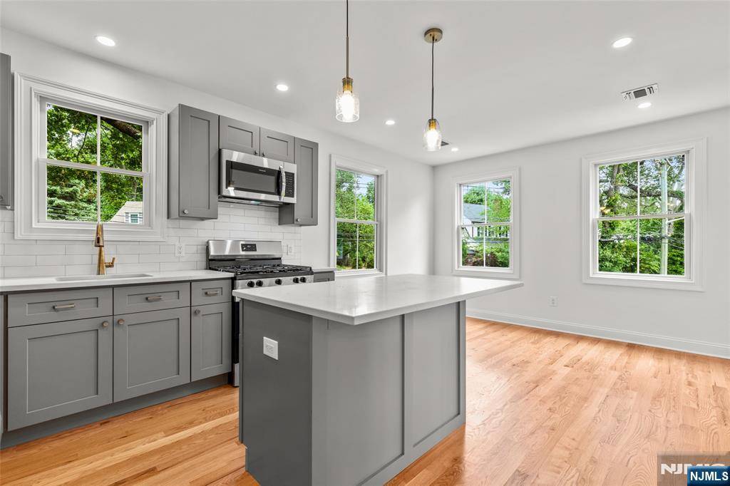 Midland Park, NJ 07432,43 Franklin AVE #2