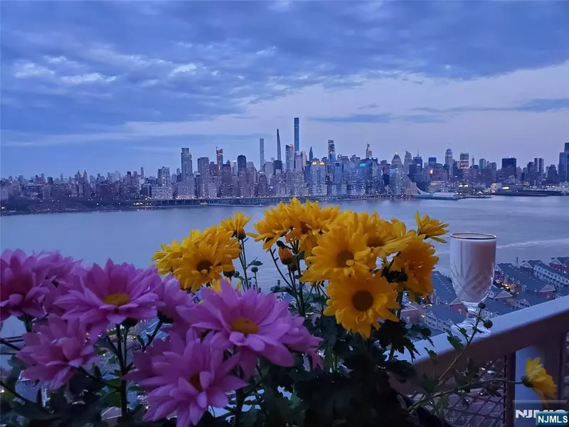 6600 JFK Blvd E #15M, West New York, NJ 07093