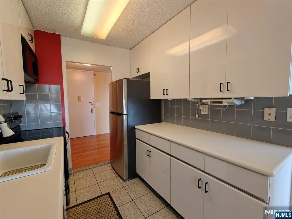Cliffside Park, NJ 07010,200 Winston DR #2517
