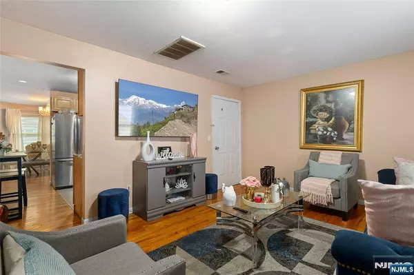 Paterson, NJ 07524,164-166 17th ST