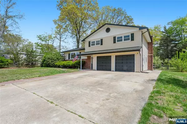 Toms River, NJ 08753,883 Astoria DR