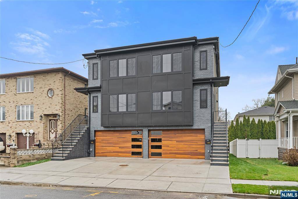 212 E Harriet AVE #A, Palisades Park, NJ 07650