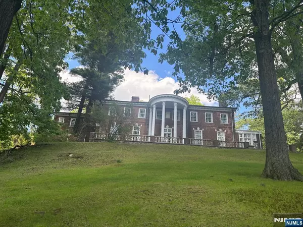Englewood, NJ 07631,277 Walnut ST