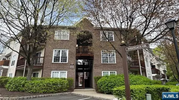 1466 Westgate DR, Fort Lee, NJ 07024